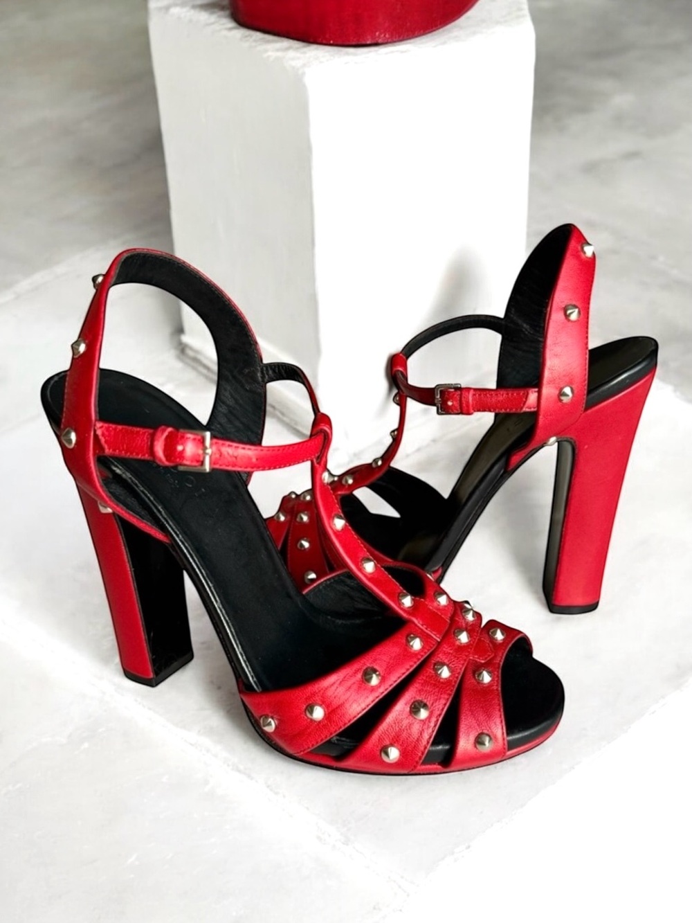 🆕 GUCCI Melville Red Studded Sandals